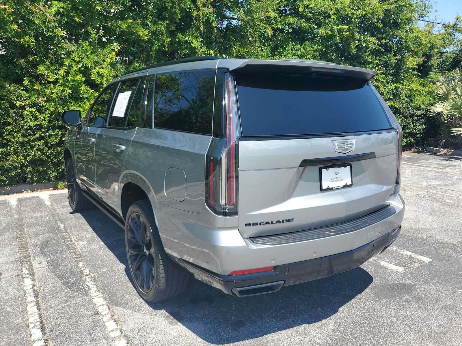 Used 2025 Cadillac Escalade Sport Platinum AWD/4WD image 3