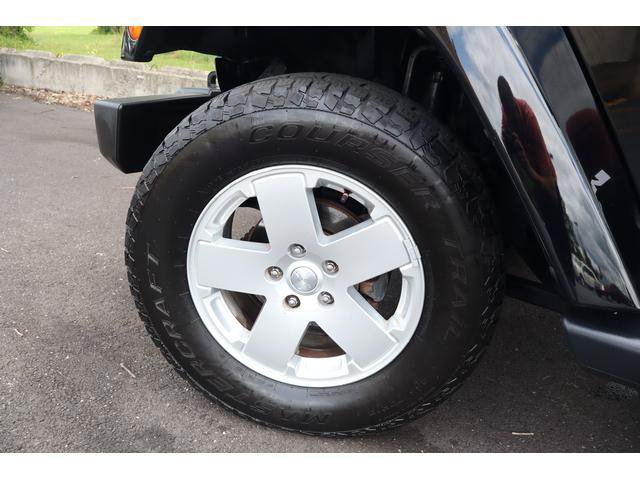 Used 2012 Jeep Wrangler Unlimited Sahara w/ Dual Top Group AWD/4WD image 12