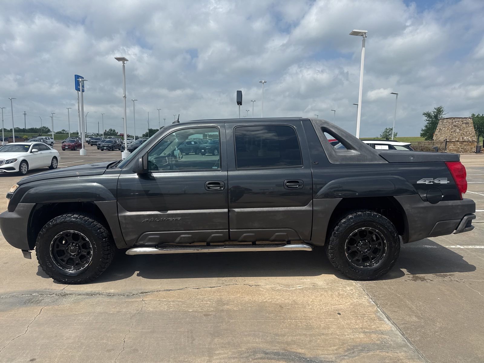 Used 2005 Chevrolet Avalanche LT w/ Preferred Equipment Group image 4