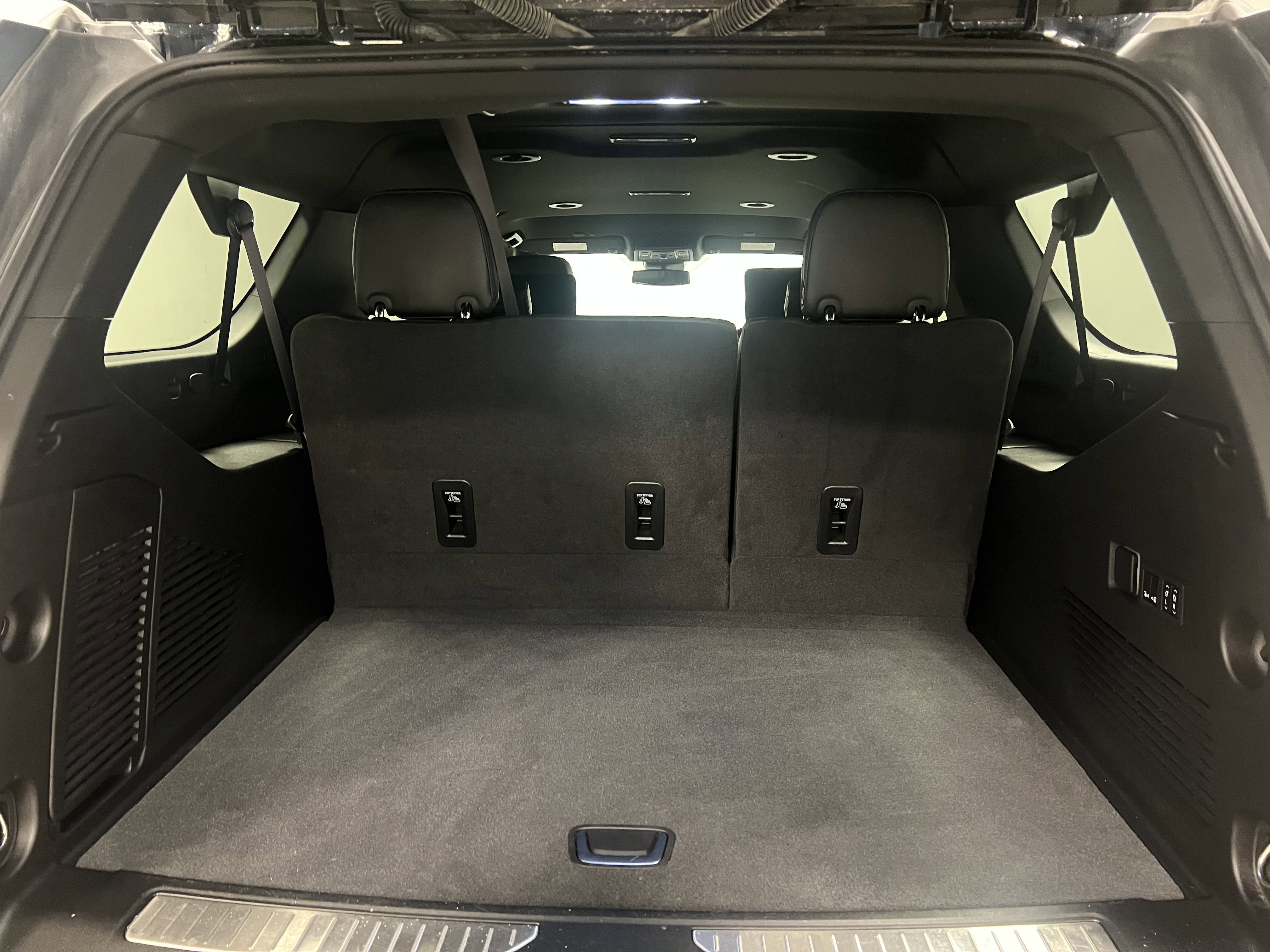 Used 2024 GMC Yukon XL Denali image 12