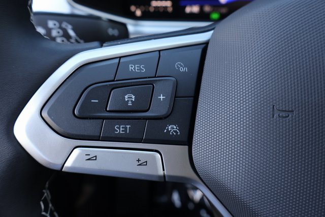 Certified 2025 Volkswagen Taos SE image 19