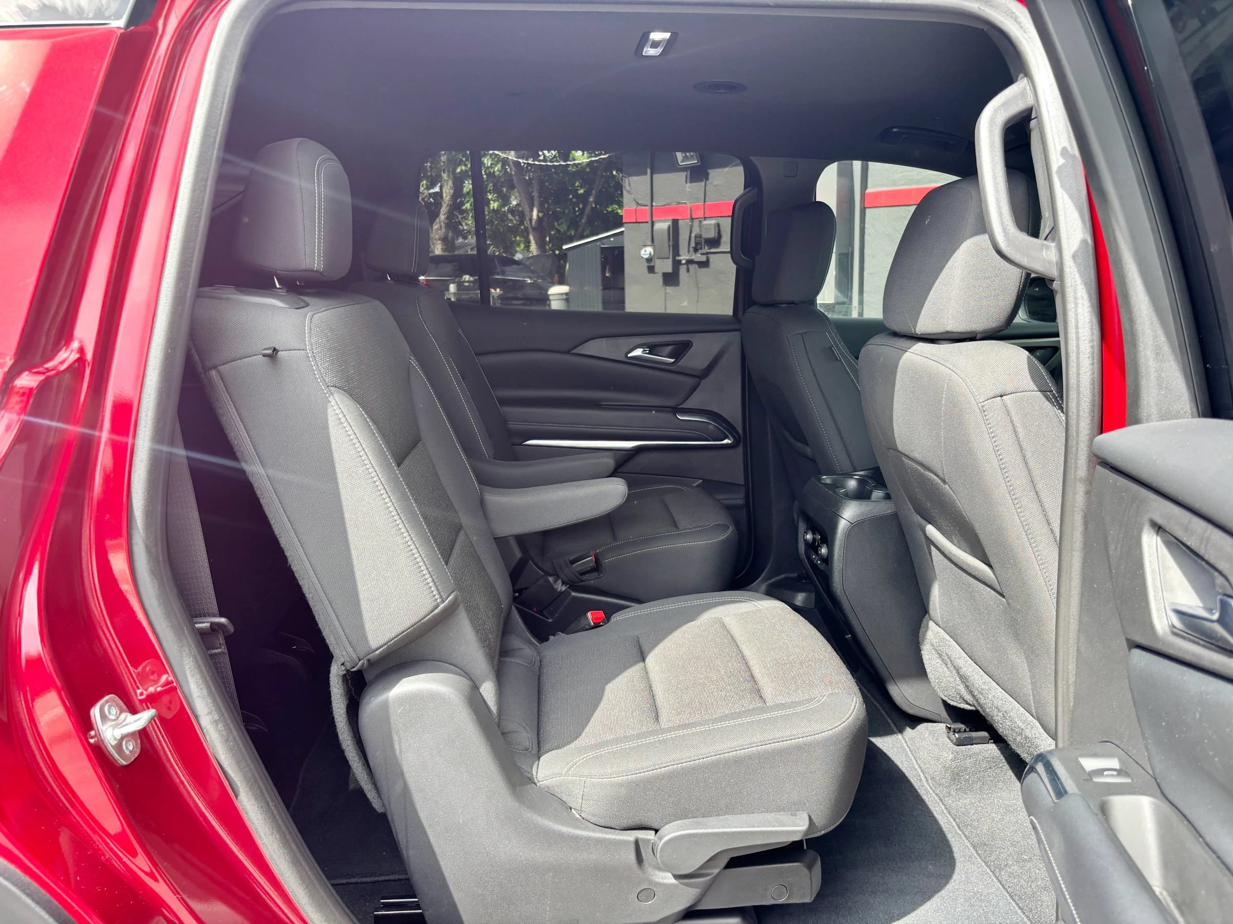 Used 2025 Chevrolet Traverse LT w/ Driver Confidence Package FWD image 31