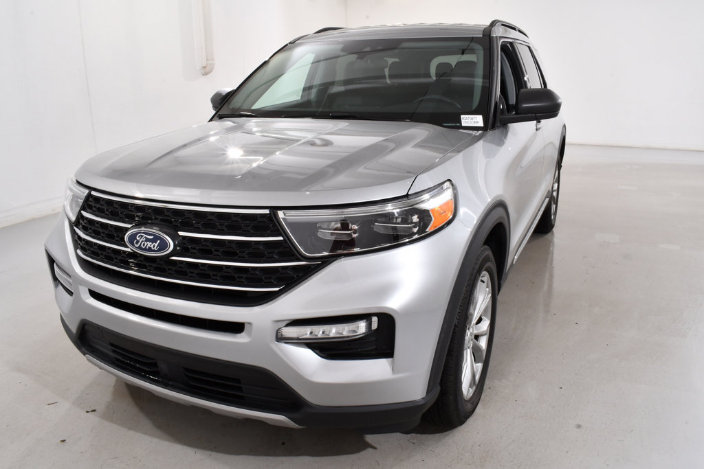 Used 2024 Ford Explorer XLT w/ Equipment Group 202A AWD/4WD image 2