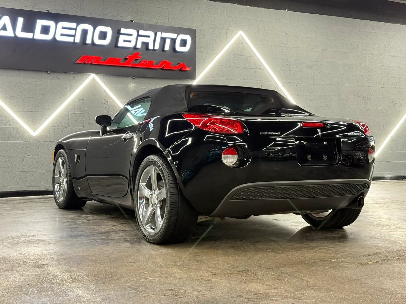 Used 2006 Pontiac Solstice Convertible w/ Premium Package RWD image 22