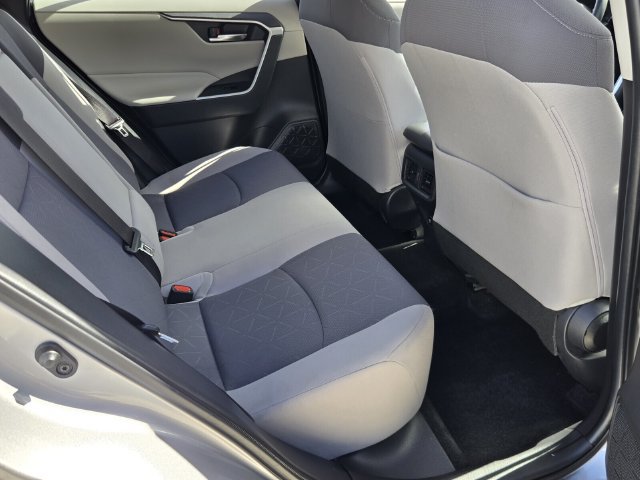 Used 2020 Toyota RAV4 XLE w/ Convenience Package FWD image 15