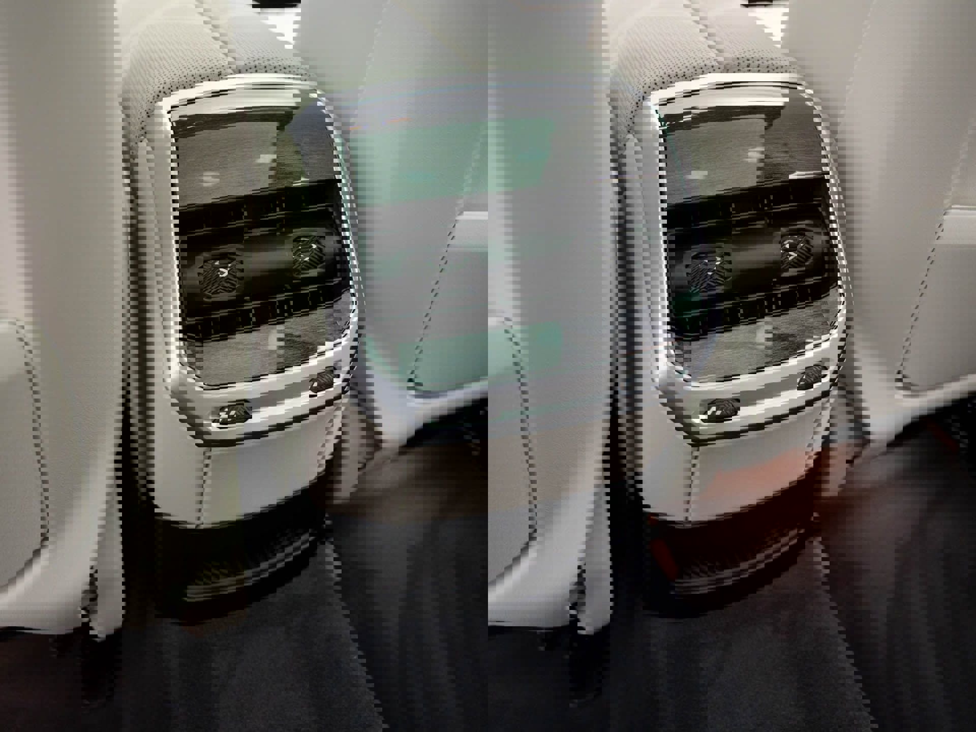 New 2026 BMW 750e xDrive image 23