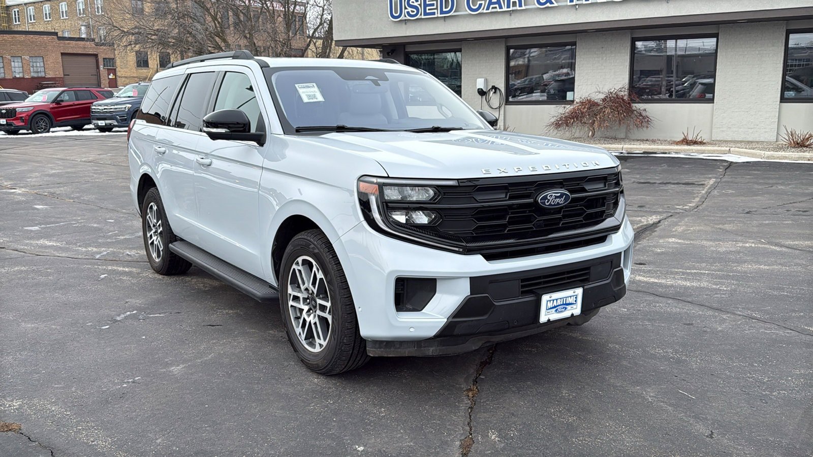 Used 2025 Ford Expedition Active AWD/4WD image 2