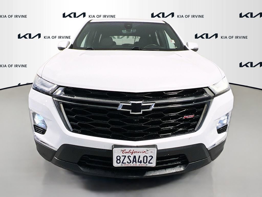 Used 2022 Chevrolet Traverse RS FWD image 2