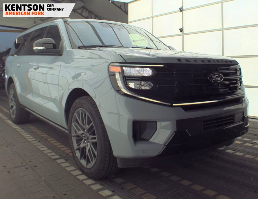Used 2025 Ford Expedition Max Platinum w/ Stealth Performance Package image 3