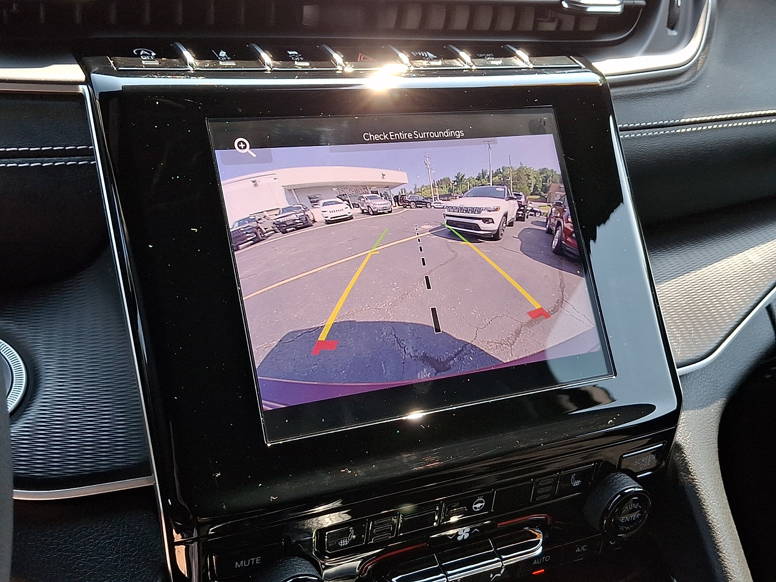 Certified 2023 Jeep Grand Cherokee Altitude AWD/4WD image 19