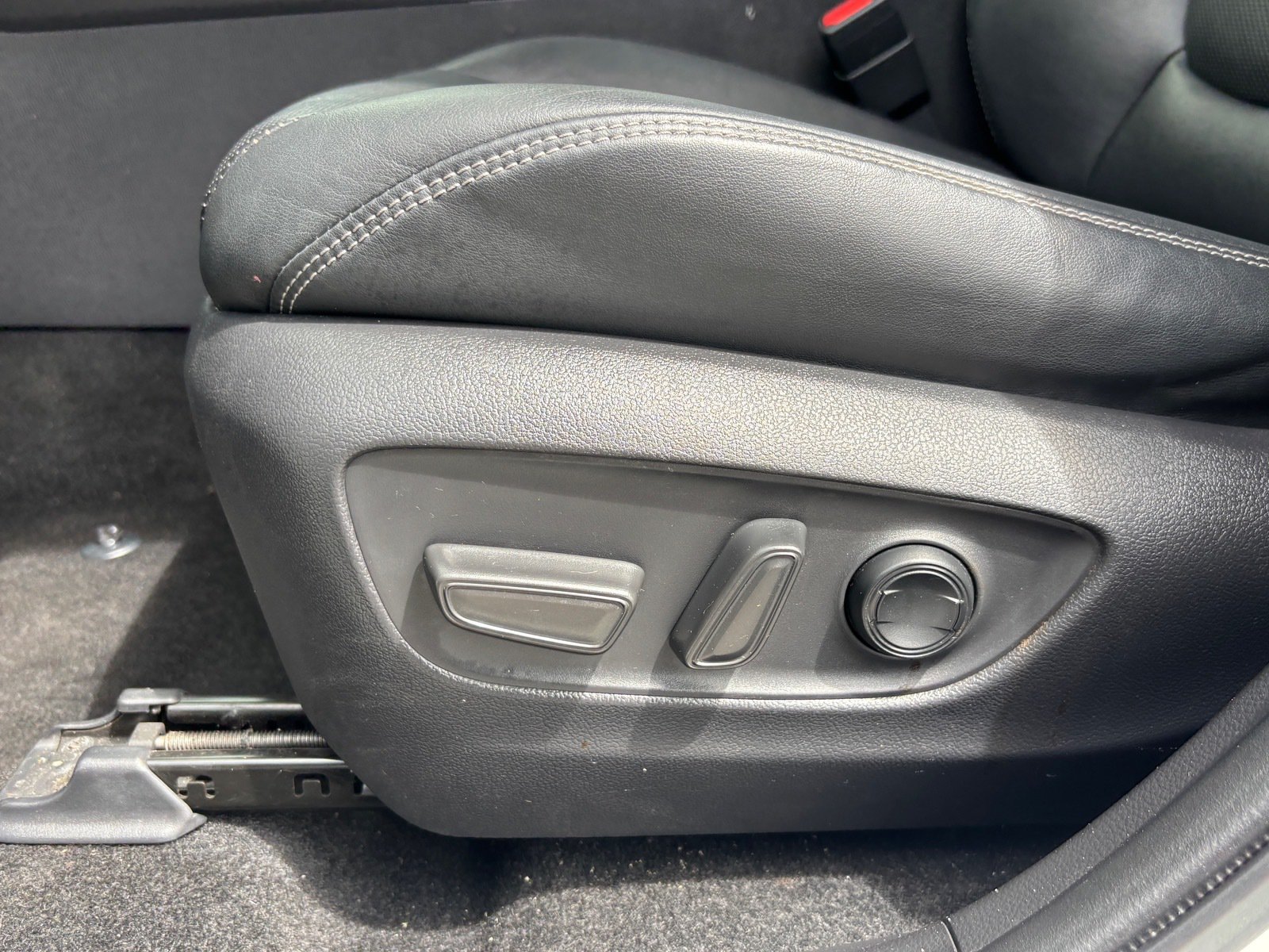 Used 2022 Toyota RAV4 Limited w/ Limited Grade Weather Package AWD/4WD image 29