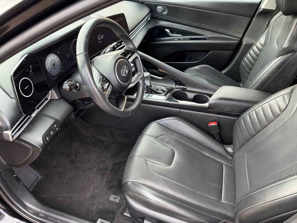 Used 2023 Hyundai Elantra Limited image 10