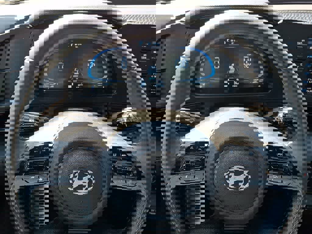 Used 2025 Hyundai Elantra Sport FWD image 18