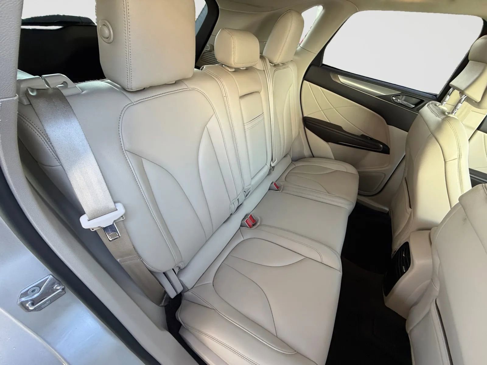 Used 2018 Lincoln MKC Premiere image 16