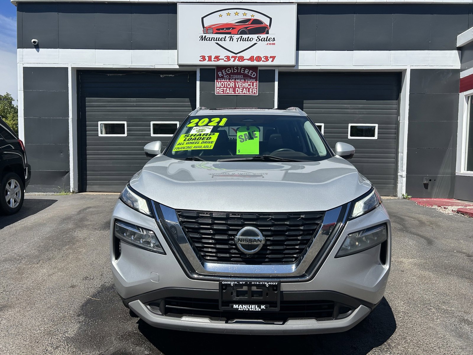 Used 2021 Nissan Rogue SV w/ Premium Package image 2
