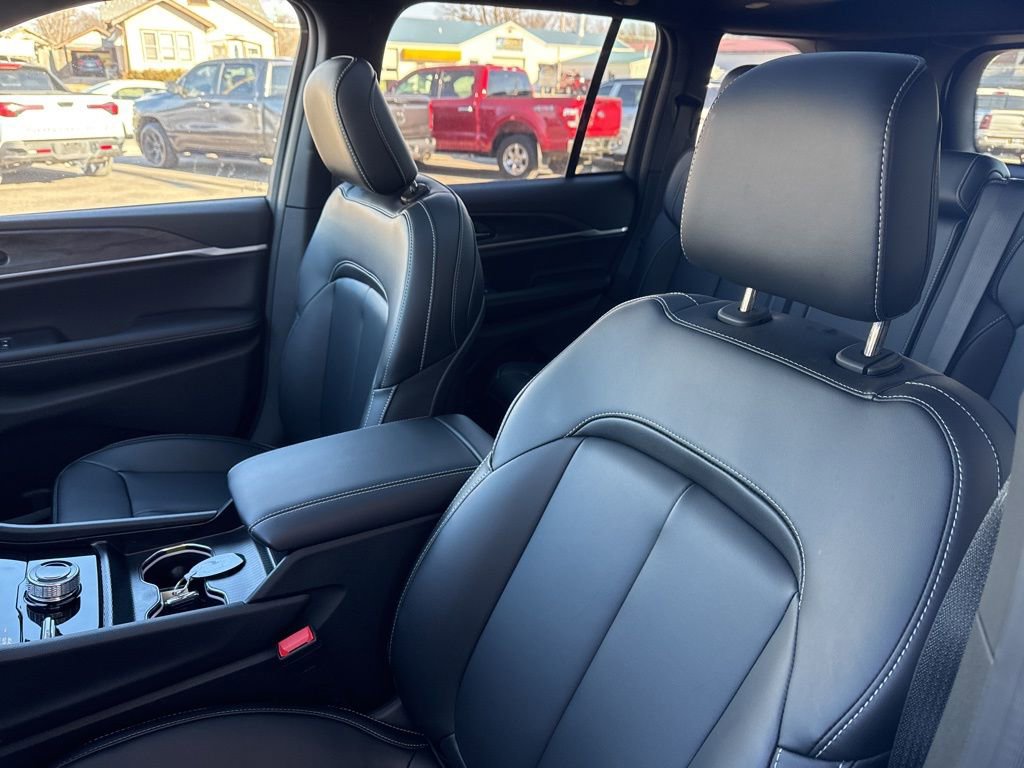 New 2025 Jeep Grand Cherokee Limited image 12