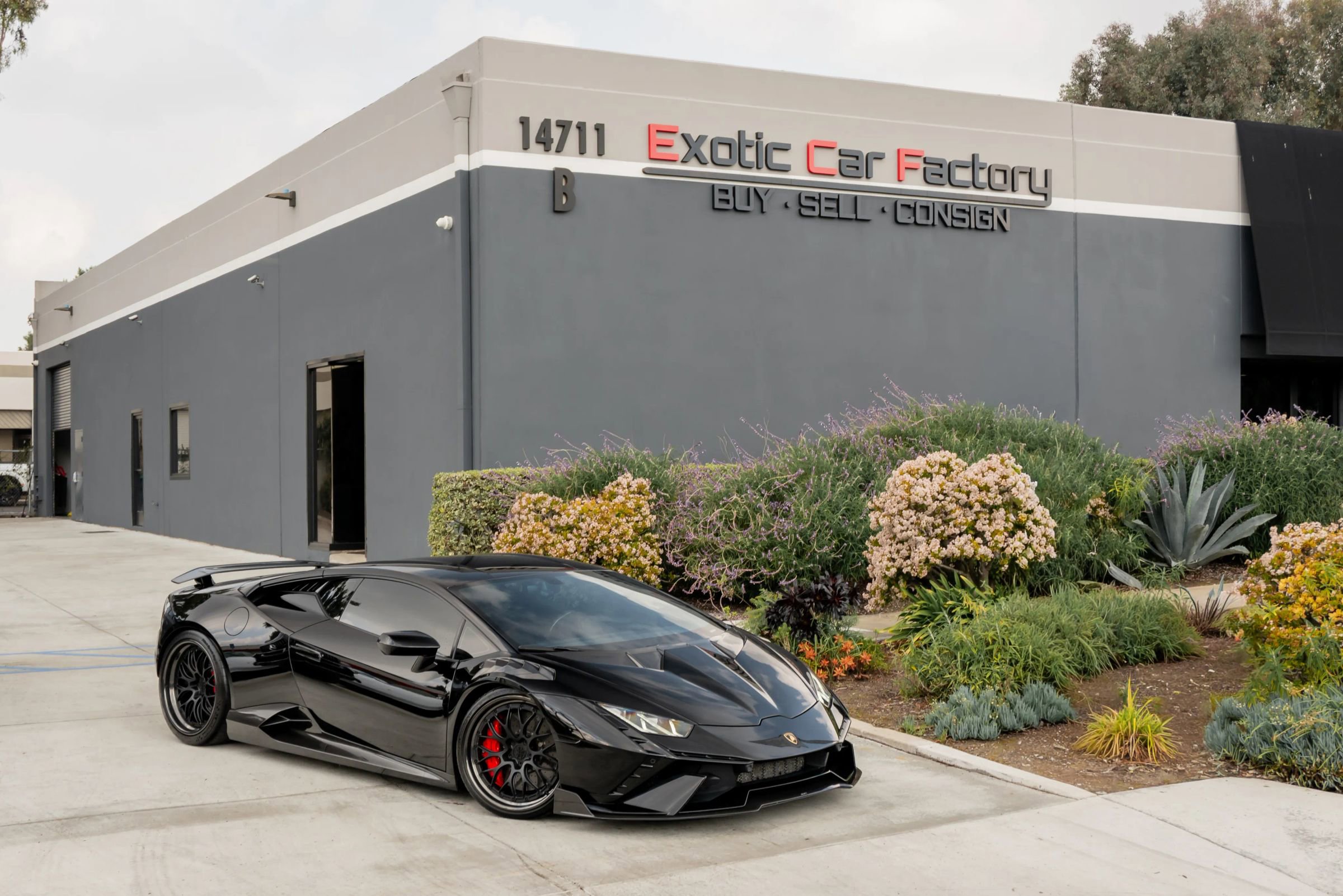 Used 2024 Lamborghini Huracan Tecnica image 1