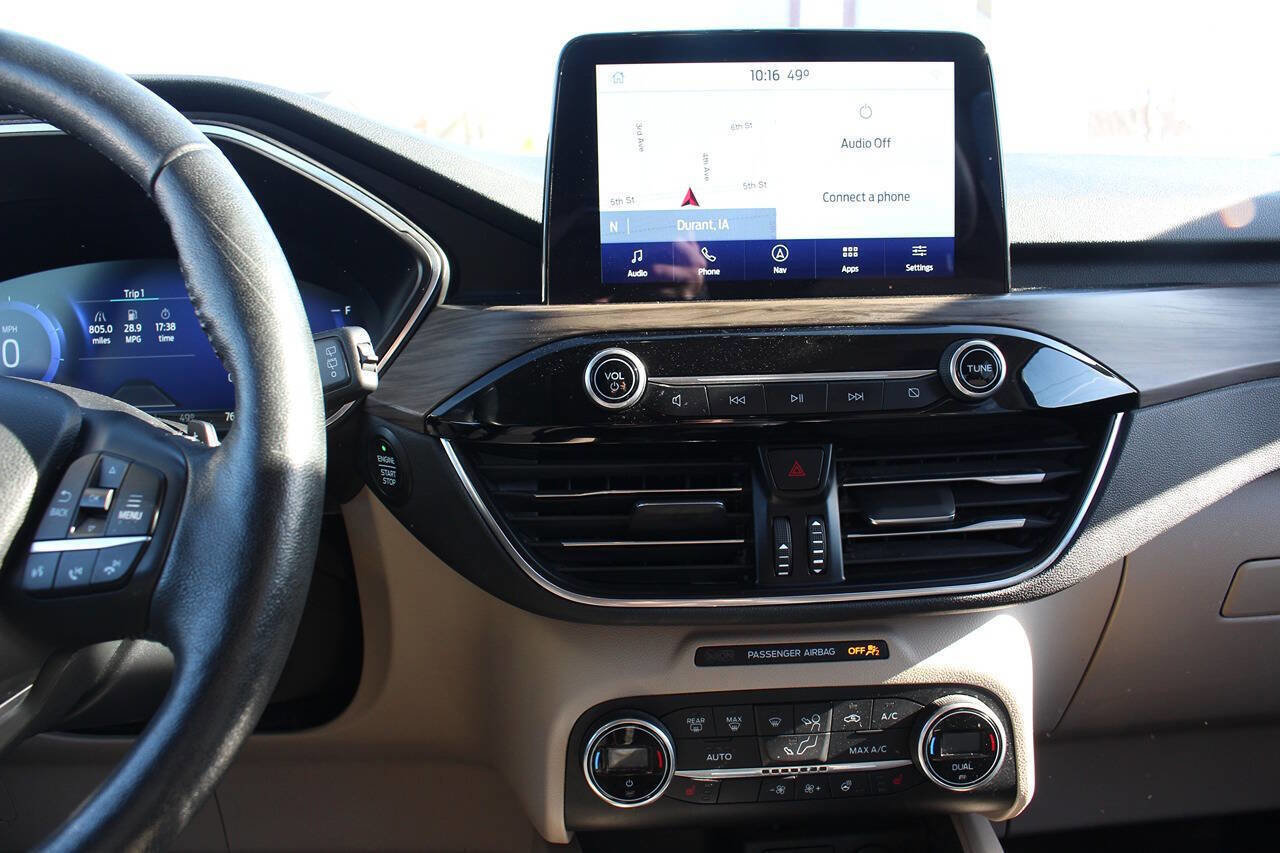 Used 2020 Ford Escape Titanium image 13