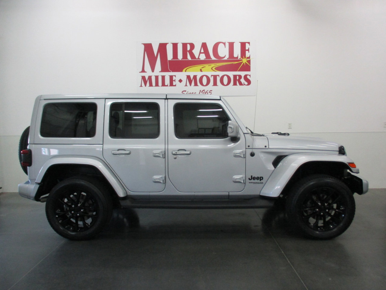 Used 2022 Jeep Wrangler Unlimited Sahara image 6