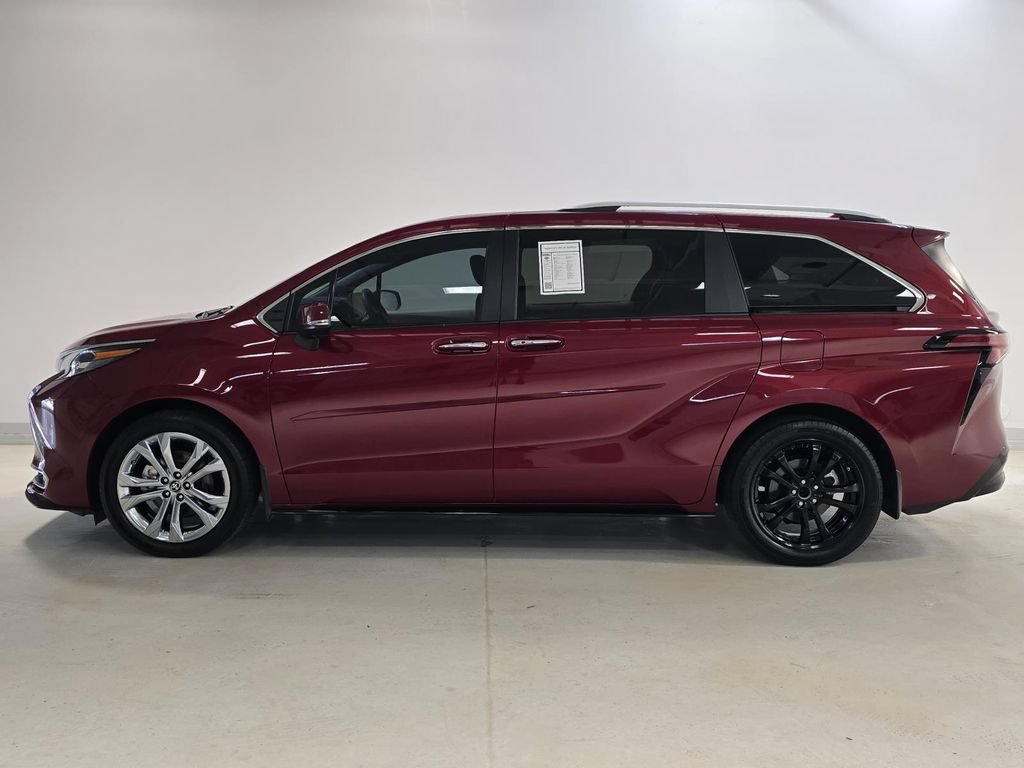 Used 2024 Toyota Sienna Platinum FWD image 3