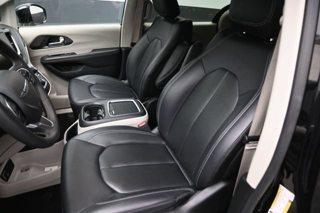 Used 2024 Chrysler Pacifica Limited FWD image 33