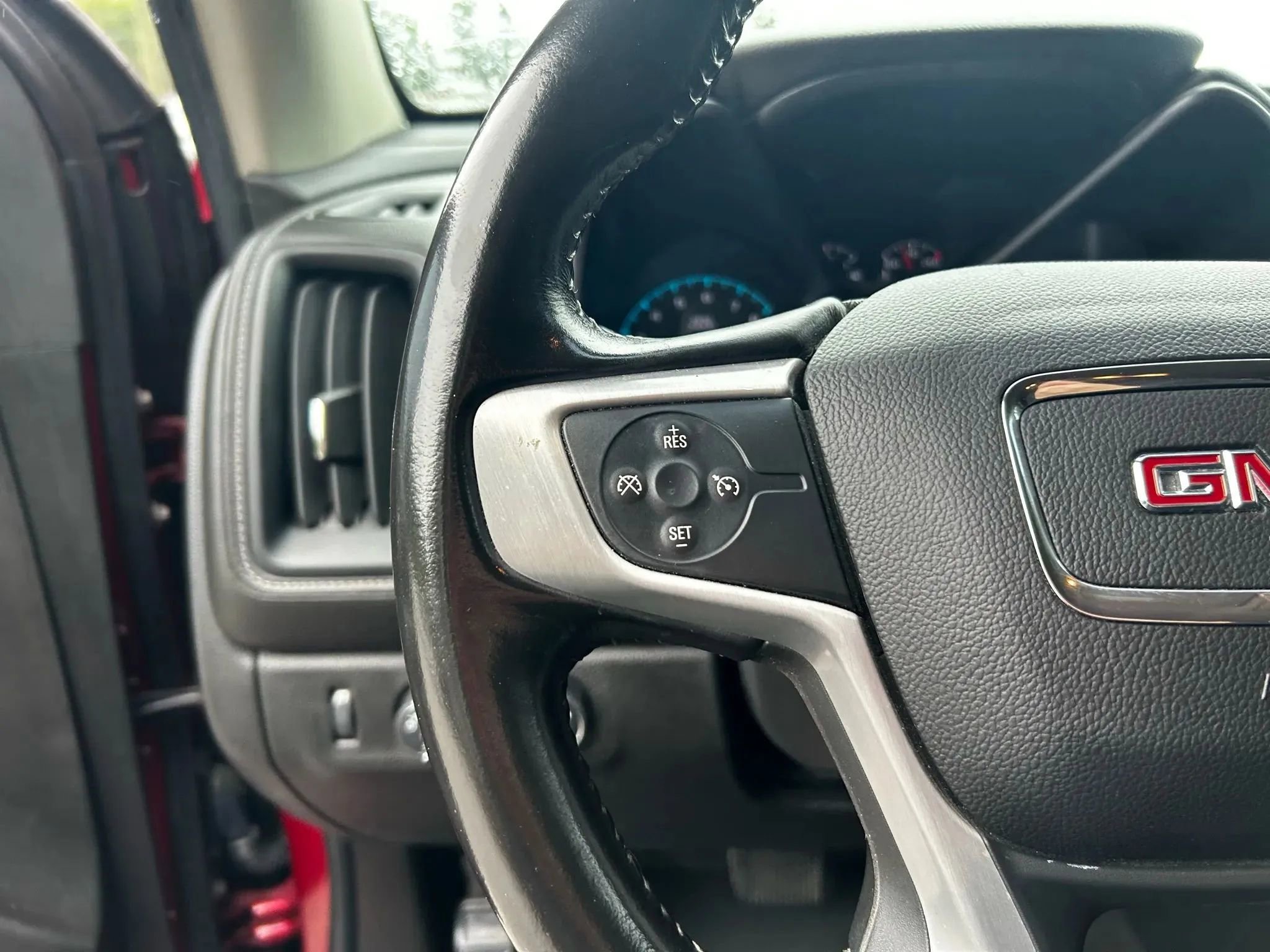 Used 2018 GMC Canyon SLE w/ SLE Convenience Package image 16