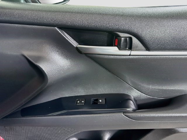 Used 2018 Toyota Camry LE w/ Convenience Package FWD image 30