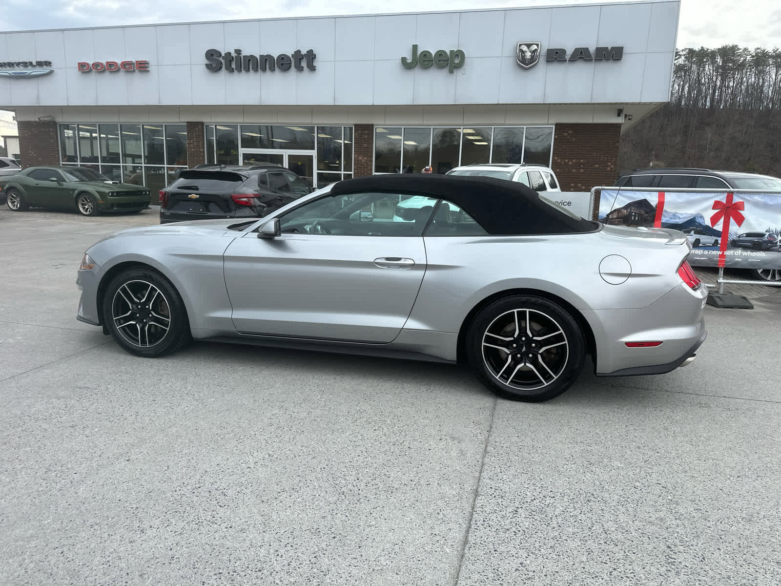 Used 2022 Ford Mustang Premium RWD image 18