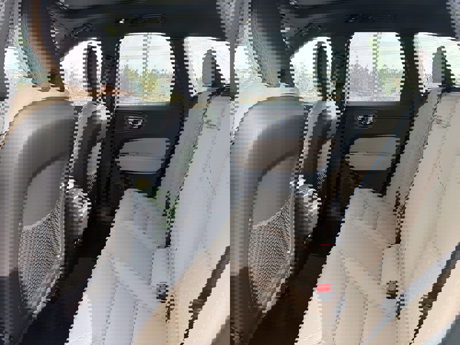 New 2026 Volvo XC60 B5 Plus w/ Protection Package Premier image 17