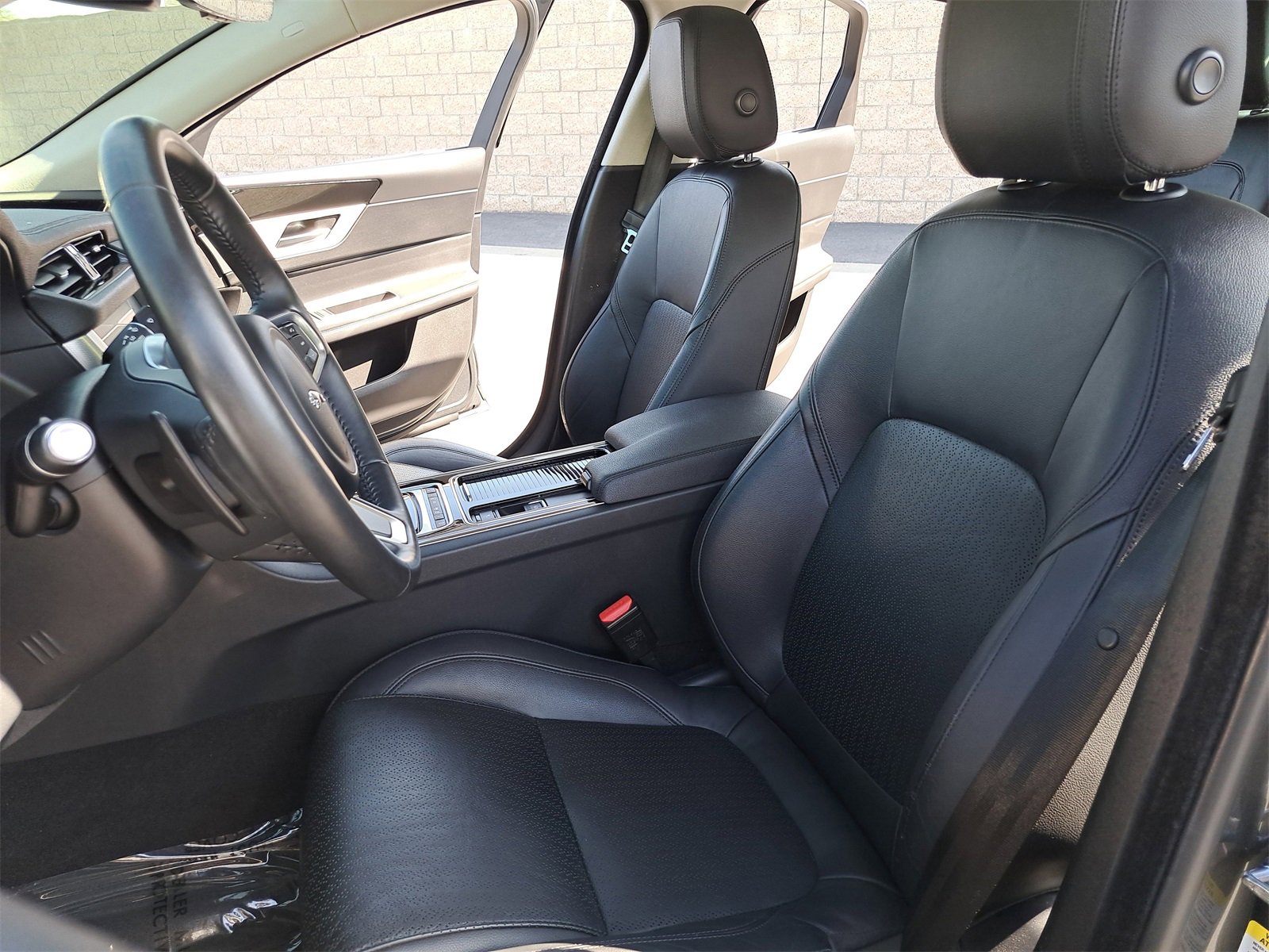 Used 2019 Jaguar XF Prestige image 15