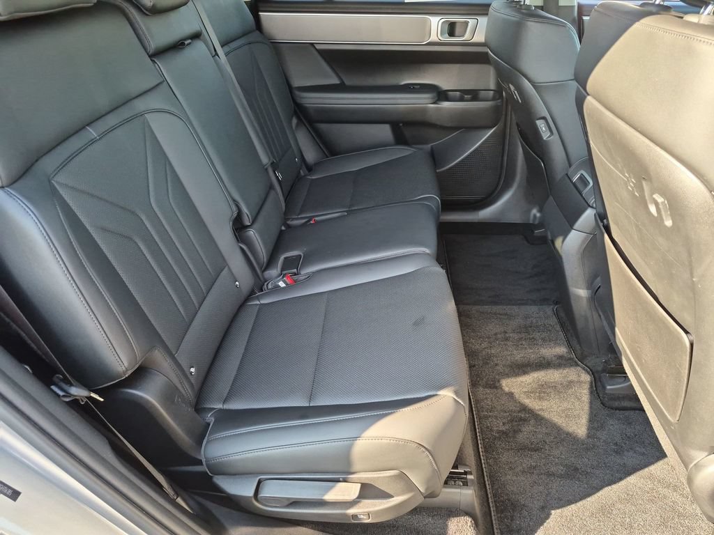 Used 2025 Hyundai Santa Fe SEL FWD image 33