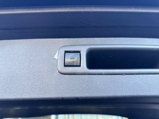 Used 2024 Toyota Highlander LE AWD/4WD image 33