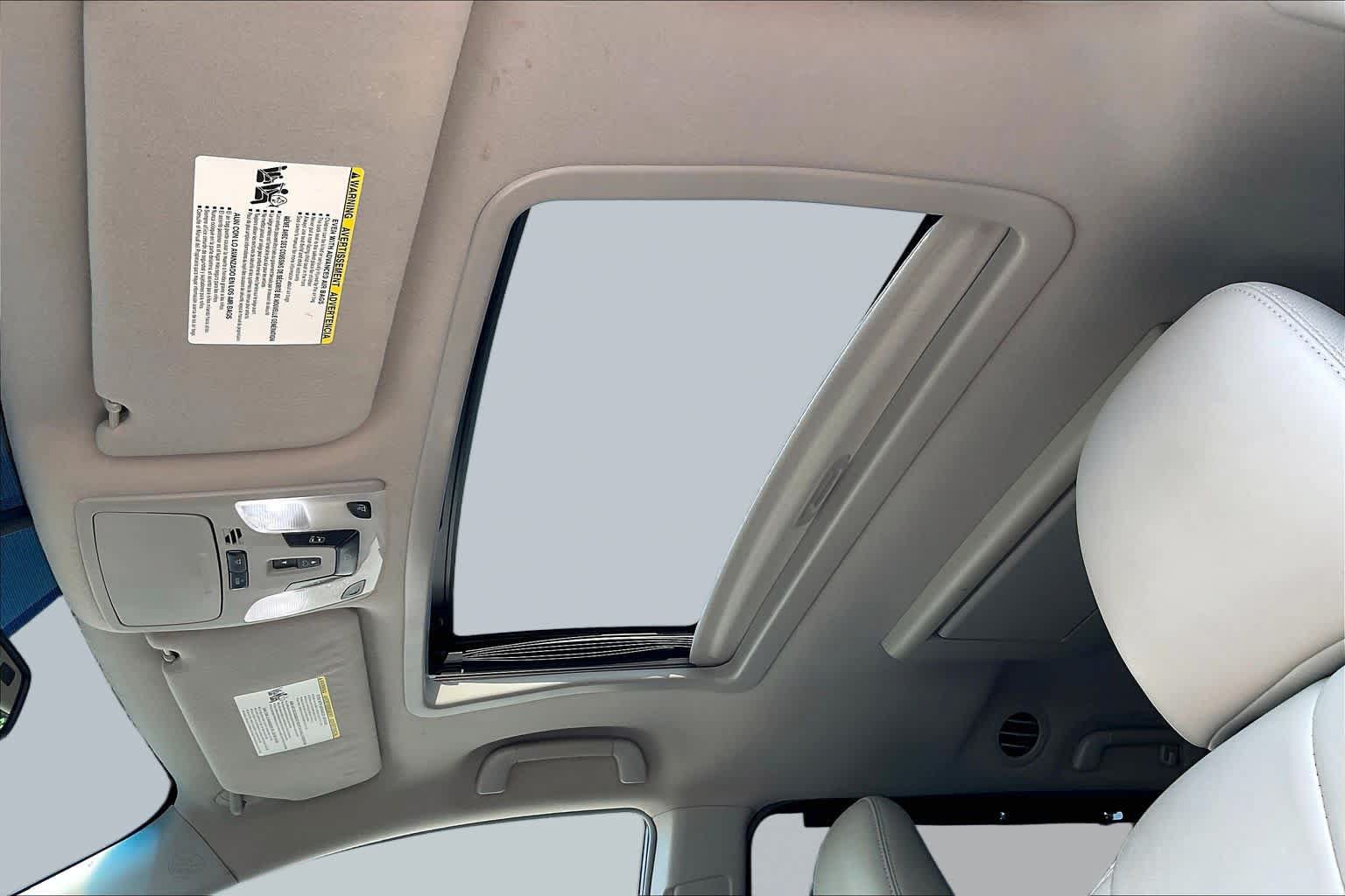 Used 2014 Toyota Sienna XLE w/ Entertainment Package FWD image 13