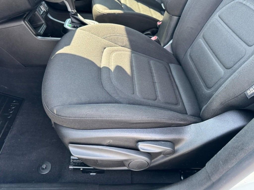 Used 2020 Jeep Renegade Latitude FWD image 14