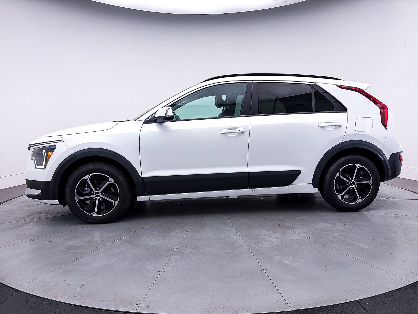 Used 2023 Kia Niro EX FWD image 39