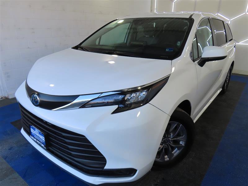 Used 2024 Toyota Sienna LE image 4