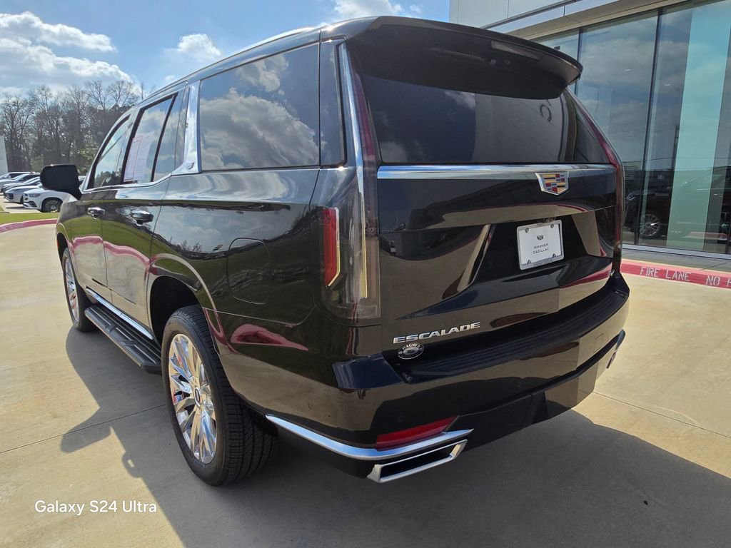 Used 2024 Cadillac Escalade Premium Luxury image 3