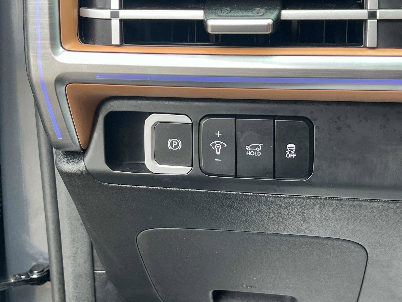 Used 2025 Hyundai Santa Fe Limited image 30