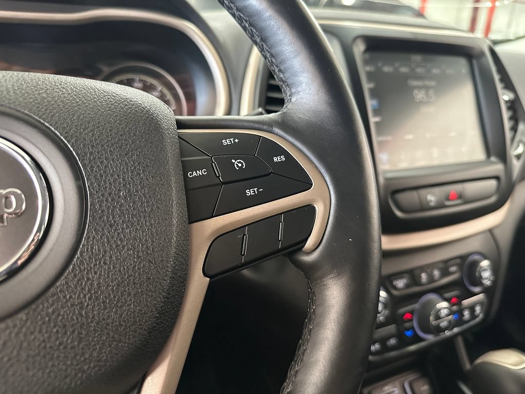Used 2018 Jeep Cherokee Limited w/ Trailer Tow Group AWD/4WD image 18