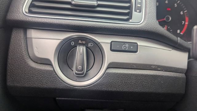 Used 2017 Volkswagen Passat 1.8T S image 28