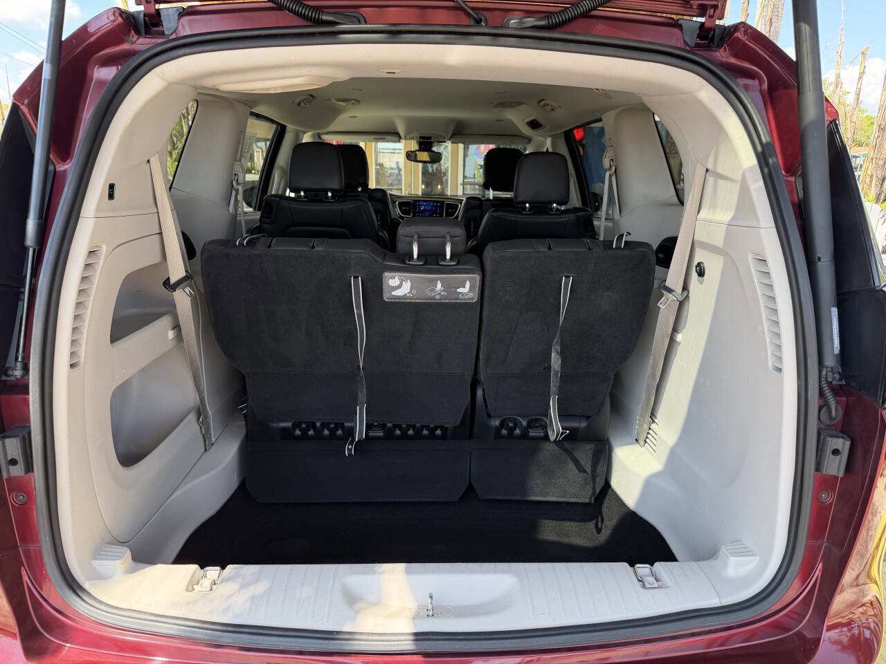 Used 2017 Chrysler Pacifica Touring-L Plus FWD image 7