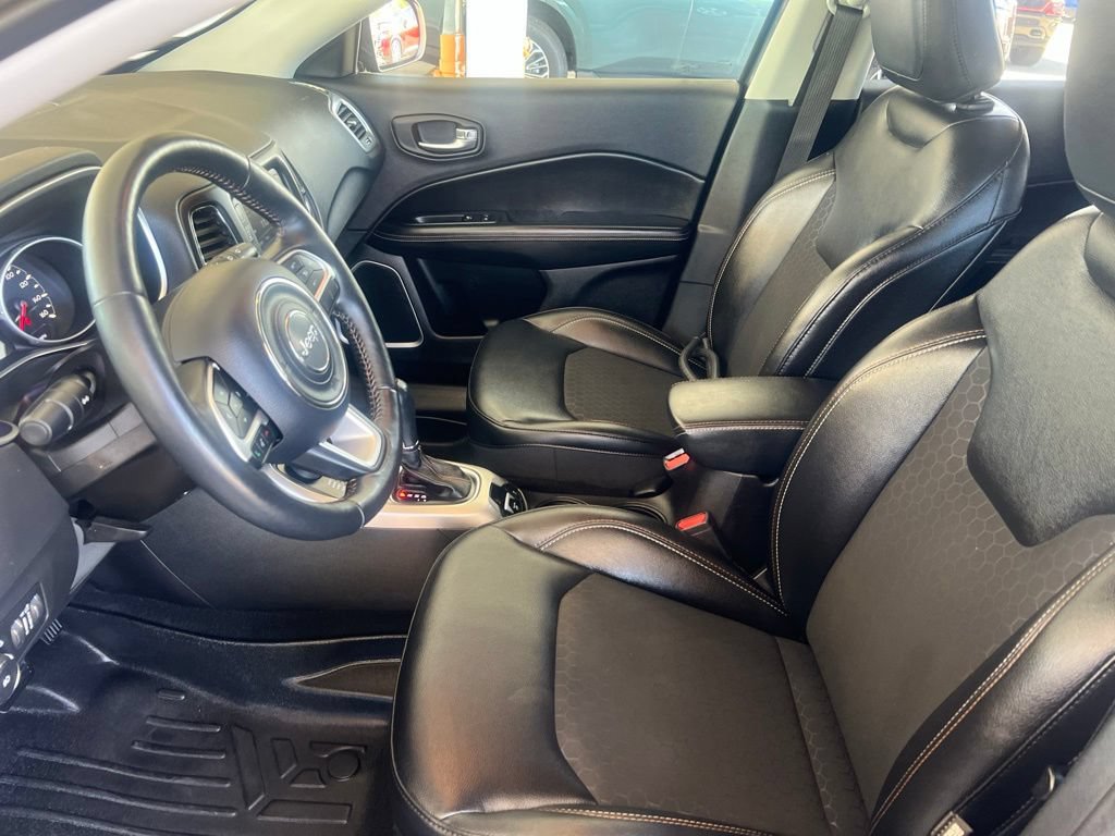 Used 2018 Jeep Compass Latitude w/ Cold Weather Group AWD/4WD image 4