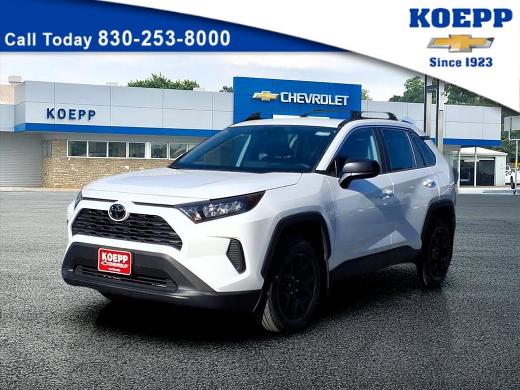 Used 2021 Toyota RAV4 LE image 1