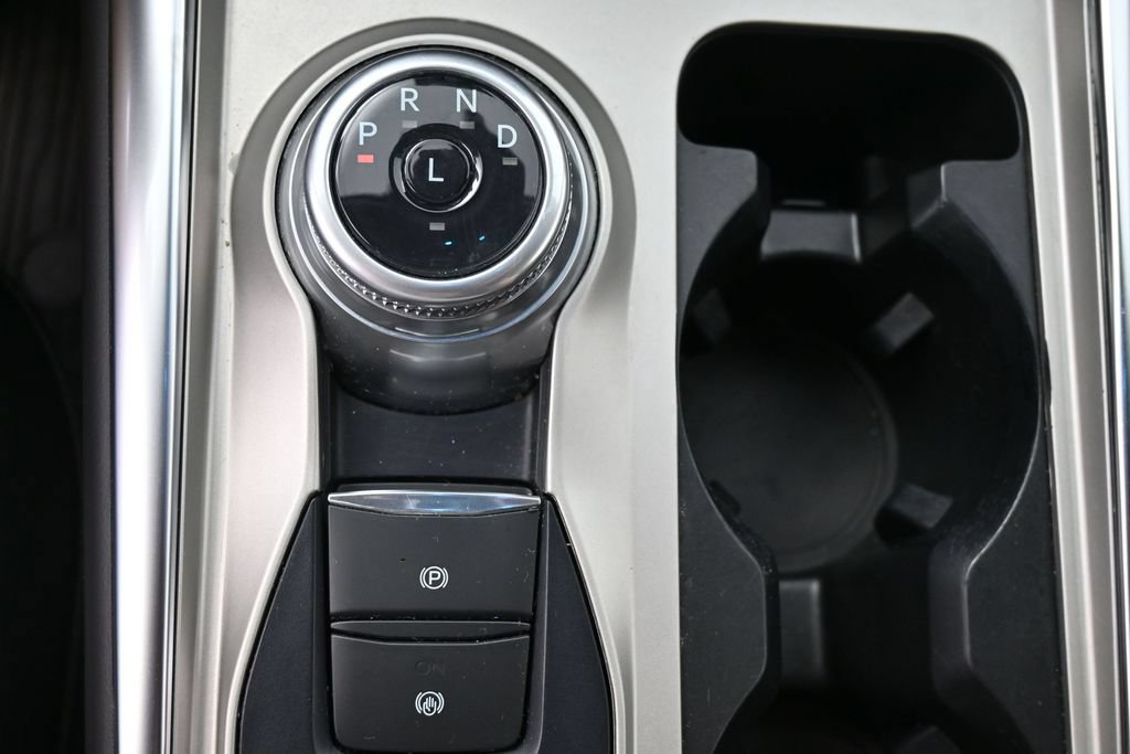 Used 2024 Ford Explorer XLT w/ Equipment Group 202A AWD/4WD image 15