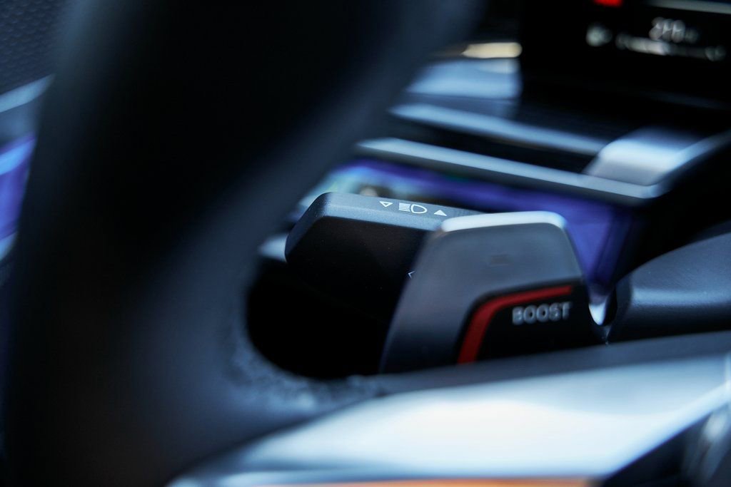 Used 2025 BMW 760i xDrive w/ Executive Package image 58