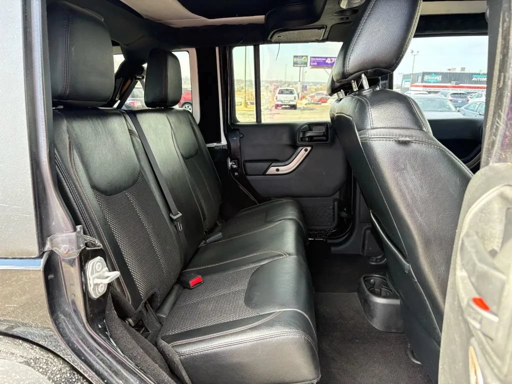 Used 2017 Jeep Wrangler Unlimited Sahara AWD/4WD image 18