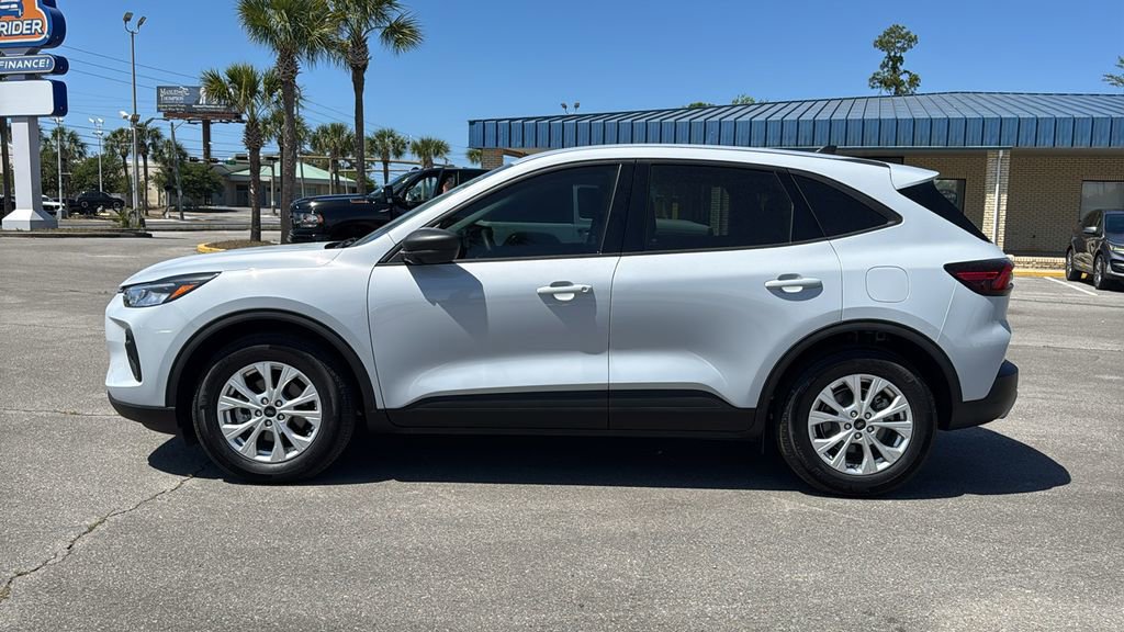 Used 2025 Ford Escape Active w/ Tech Pack #1 FWD image 3