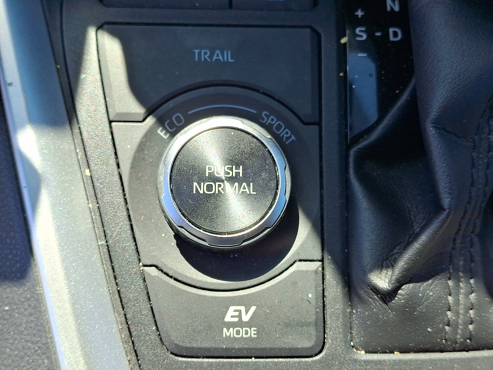 Used 2022 Toyota RAV4 SE w/ Convenience Package AWD/4WD image 24