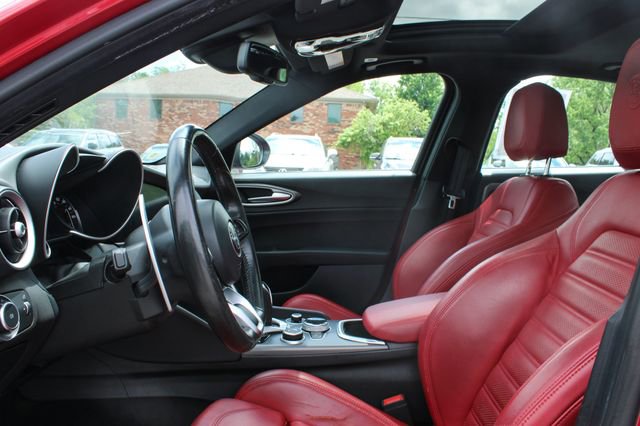 Used 2022 Alfa Romeo Giulia Veloce AWD/4WD image 12