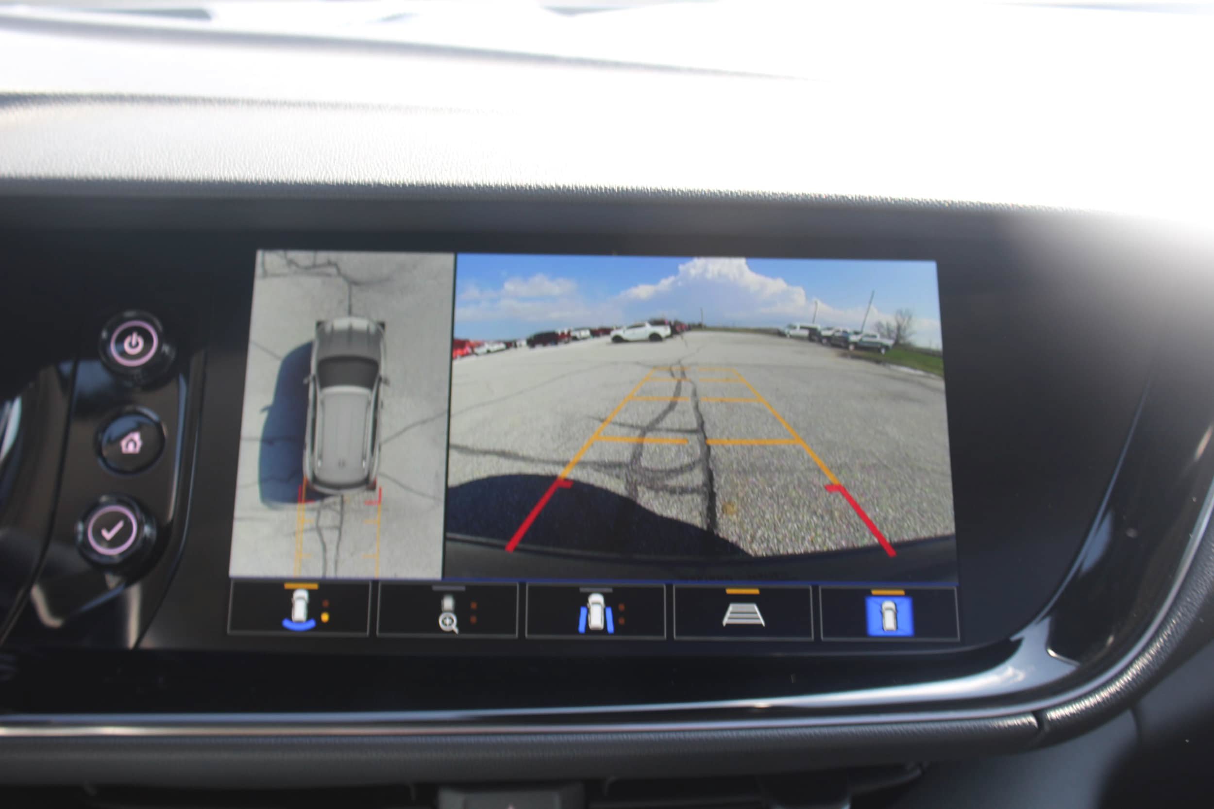 Used 2022 Buick Envision Avenir w/ Technology Package II FWD image 11